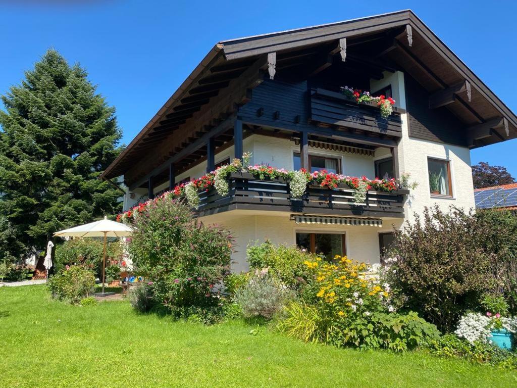 Charmantes Garten-Apartment: Erholung Im Chiemgau Unterwössen Buitenkant foto